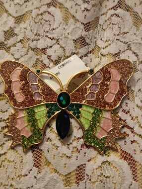 NWT Gold Tone Multicolor Crystal/Similsr Butterfly Brooch Pink & Green Beautiful